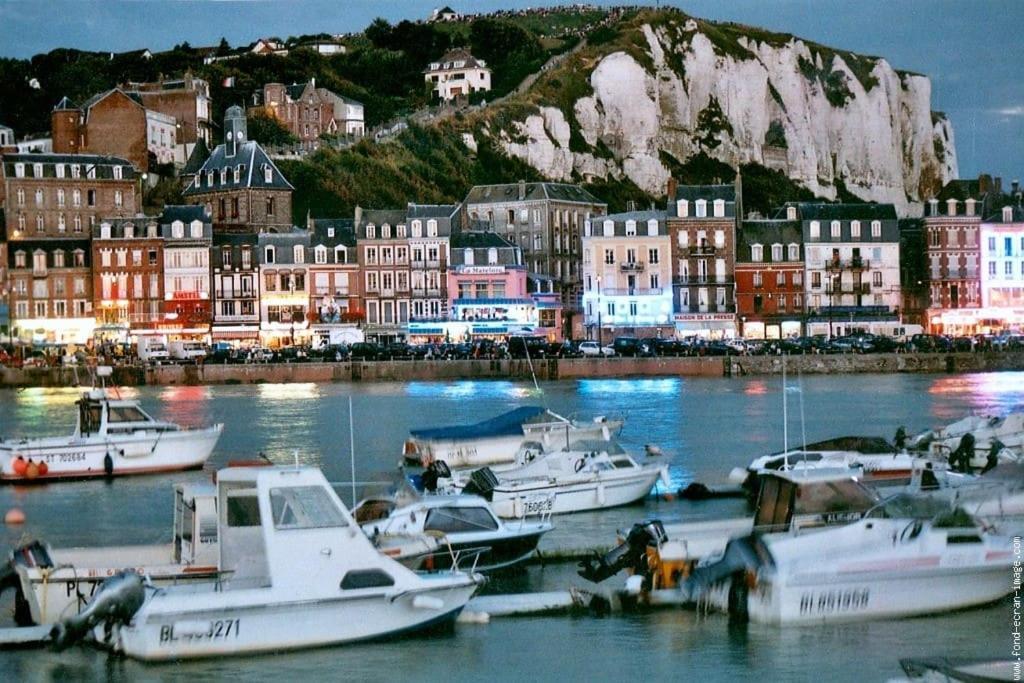 Logement A Deux Pas De La Plage Et Des Commerces Le Tréport Exterior foto